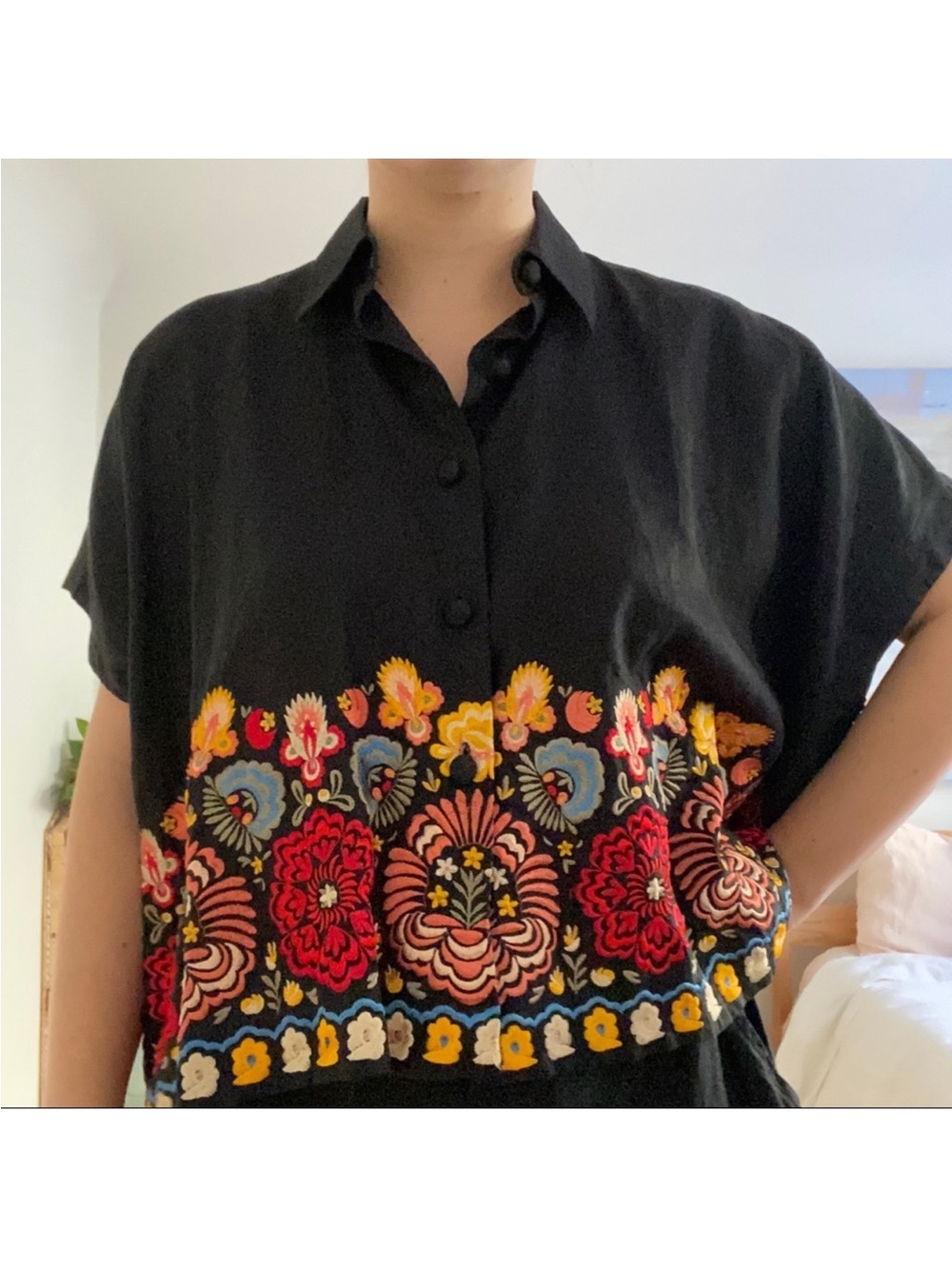 Andrea Jovine | 100% Linen Black Floral Embroidered Boxy Button-Up Top